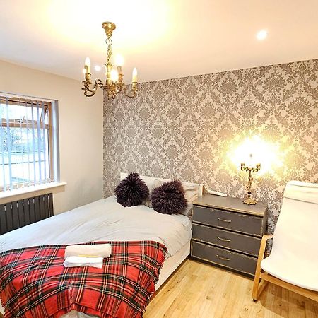 Beautiful Guest Rooms, Free Parking, 30Min Heathrow, 40Min Wembley, 60Min Central London Greenford  Dış mekan fotoğraf