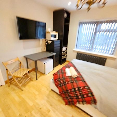 Beautiful Guest Rooms, Free Parking, 30Min Heathrow, 40Min Wembley, 60Min Central London Greenford  Dış mekan fotoğraf