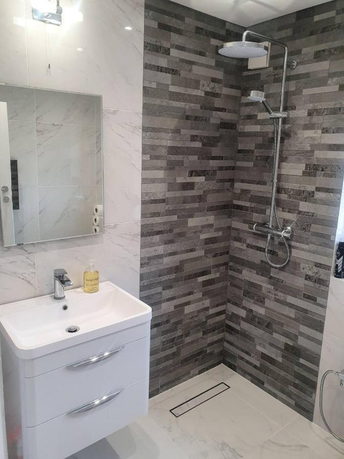 Beautiful Guest Rooms, Free Parking, 30Min Heathrow, 40Min Wembley, 60Min Central London Greenford  Dış mekan fotoğraf