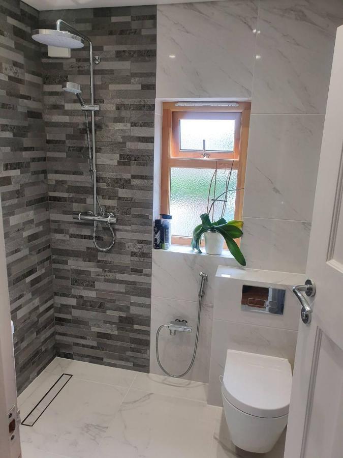 Beautiful Guest Rooms, Free Parking, 30Min Heathrow, 40Min Wembley, 60Min Central London Greenford  Dış mekan fotoğraf