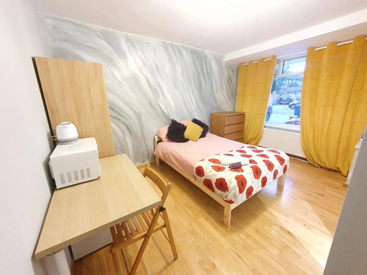 Beautiful Guest Rooms, Free Parking, 30Min Heathrow, 40Min Wembley, 60Min Central London Greenford  Dış mekan fotoğraf
