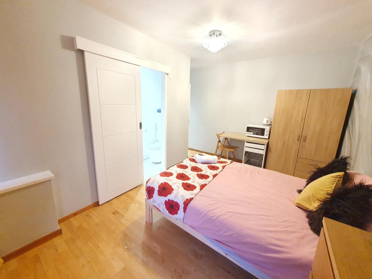 Beautiful Guest Rooms, Free Parking, 30Min Heathrow, 40Min Wembley, 60Min Central London Greenford  Dış mekan fotoğraf