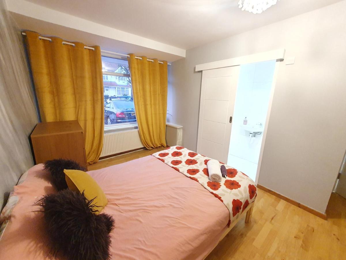 Beautiful Guest Rooms, Free Parking, 30Min Heathrow, 40Min Wembley, 60Min Central London Greenford  Dış mekan fotoğraf