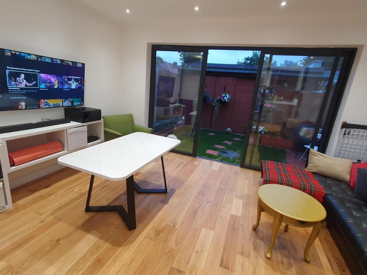 Beautiful Guest Rooms, Free Parking, 30Min Heathrow, 40Min Wembley, 60Min Central London Greenford  Dış mekan fotoğraf