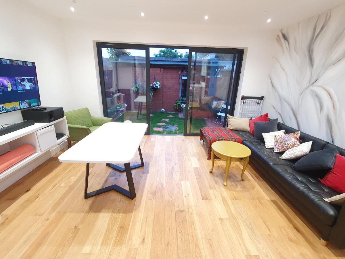 Beautiful Guest Rooms, Free Parking, 30Min Heathrow, 40Min Wembley, 60Min Central London Greenford  Dış mekan fotoğraf