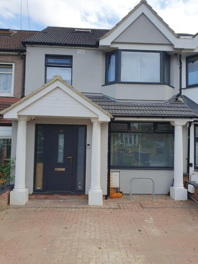 Beautiful Guest Rooms, Free Parking, 30Min Heathrow, 40Min Wembley, 60Min Central London Greenford  Dış mekan fotoğraf